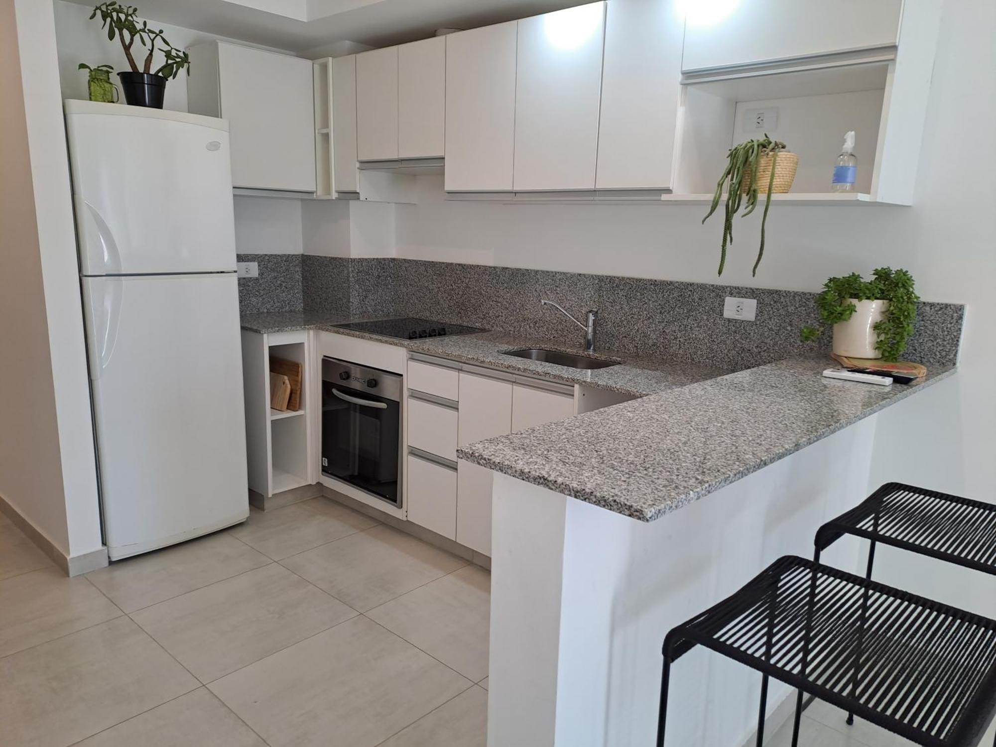 Comodo Monoambiente Con Balcon En Salta 246 * Neuquén